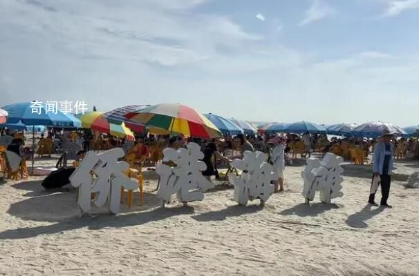 北海僑港浴場兩千米海岸線已被管控 有工作人員負責(zé)監(jiān)督游客不要下水游泳