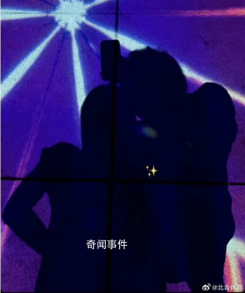 蘇翊鳴曬合影疑官宣戀情 網(wǎng)友：女方是誰呢