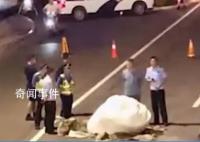 洛陽白色不物體系農用氯化銨 視頻在社交平臺引發熱議