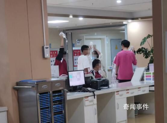 多名學生吃臭雞腿后送醫(yī)?教育局回應(yīng)