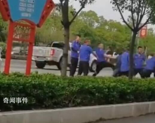 多名城管飛踹毆打群眾 官方回應