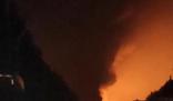河北一油罐車爆炸 現(xiàn)場火光沖天