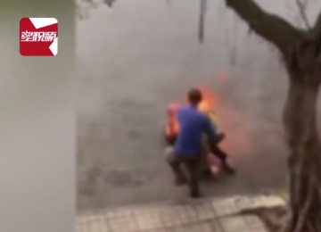 男子換車油不慎引燃衣物倒地慘叫 正在醫(yī)院治療