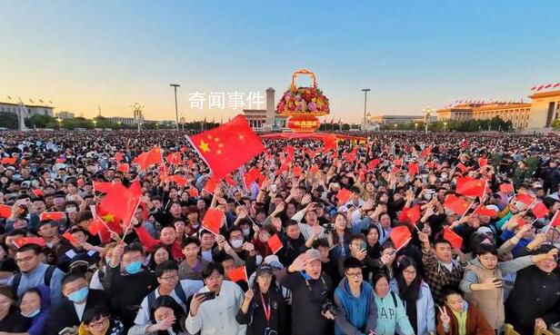 30余萬(wàn)人齊聚天安門為祖國(guó)慶生 慶祝新中國(guó)74周年華誕