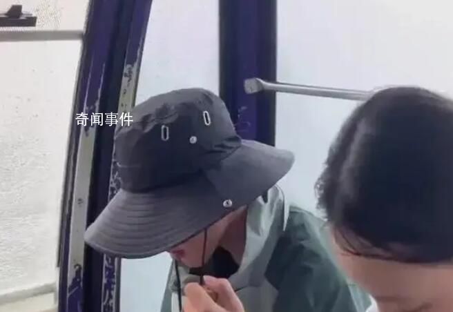 游客坐纜車遇打雷停在半空 持續(xù)時(shí)間不會(huì)太長