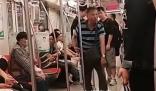大爺被穿短裙女子指責看腿后發(fā)飆 被懟得啞口無言