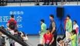 姚明雙手插兜迎接勝利 中國男籃84:70擊敗韓國隊晉級四強