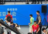 姚明雙手插兜迎接勝利 中國男籃84:70擊敗韓國隊晉級四強