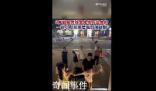 腦癱男孩爬樓梯圍觀孩子齊喊加油 祝小男孩早日康復(fù)