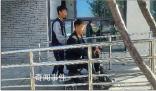 17歲少年照顧腦癱同學(xué)近5年 說服父母不用擔(dān)心幫助同學(xué)不會耽誤學(xué)習(xí)