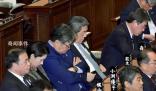 岸田文雄國(guó)會(huì)答辯時(shí) 5名高官打瞌睡