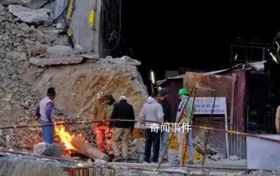 印度41名工人困喜馬拉雅隧道 在經(jīng)過10天的解救行動后吃到第一頓熱餐