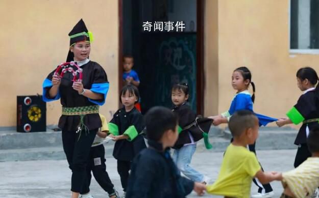 失去課間的孩子們在廁所社交 學生的閑暇活動遭到了嚴格限制