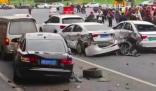 連撞11車特斯拉車主:當(dāng)天剛上牌