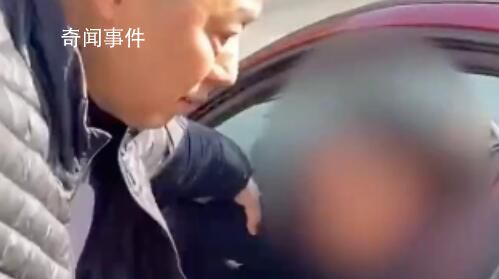 嫌疑人正曬太陽(yáng)補(bǔ)覺被民警戴上手銬