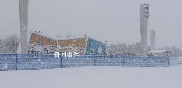 煙臺(tái)的雪一腳踩進(jìn)去能沒(méi)到膝蓋