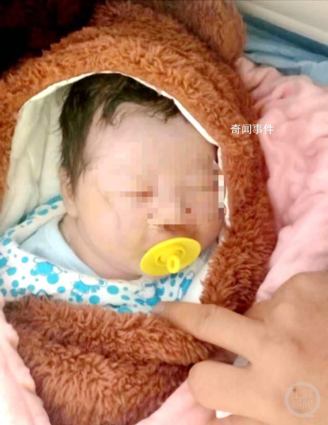 甘肅首個(gè)“地震寶寶”救護(hù)車內(nèi)降生