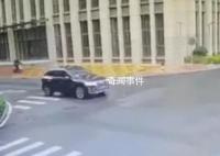 老人騎車逆行摔倒 男子攙扶被判次責