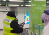 女孩穿動漫裝乘地鐵被攔下“教育” 公共管理確實不該管得太寬