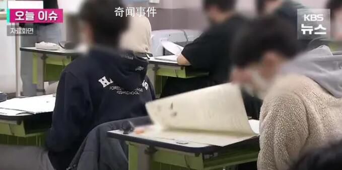 韓國(guó)高考提前收卷 學(xué)生集體怒告政府