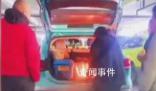 女子疑在出租車尾箱生火炒菜 這一行為引發(fā)了廣泛關(guān)注和網(wǎng)友的熱議