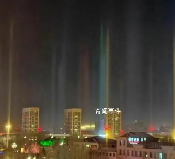 內蒙古多地夜空現大面積七彩光柱 引發關注和熱議