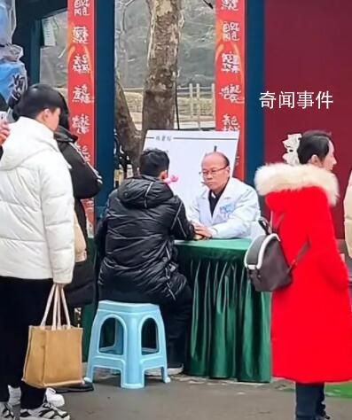 河南老中醫(yī)被請到云臺山義診