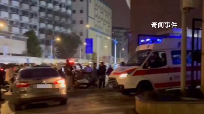 救護車被私家車擋道 患者家屬急哭