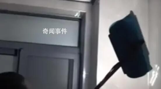 當地回應房東拿探照燈檢查索賠萬元 正在積極組織雙方當事人依法調解處置雙方糾紛
