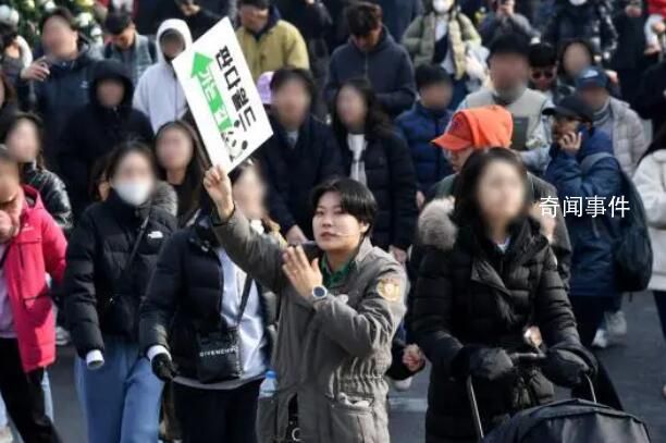 韓記者畫熊貓仿妝哽咽告別福寶 有人凌晨3點(diǎn)半開始排隊(duì)